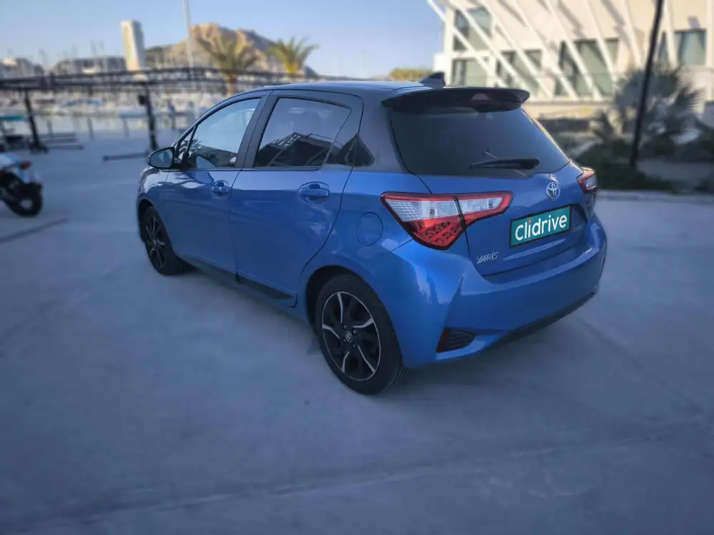 TOYOTA yaris