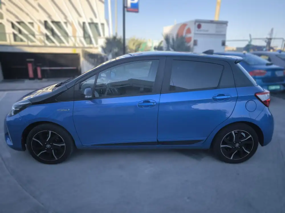 TOYOTA yaris