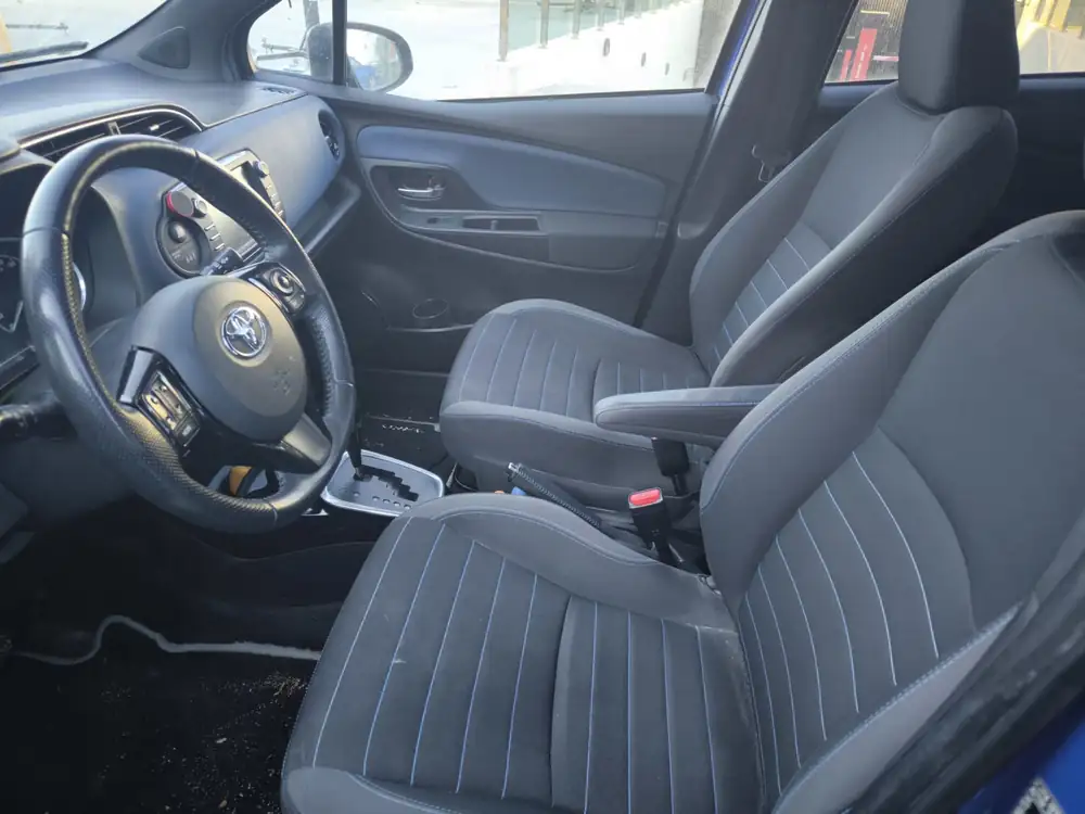 TOYOTA yaris