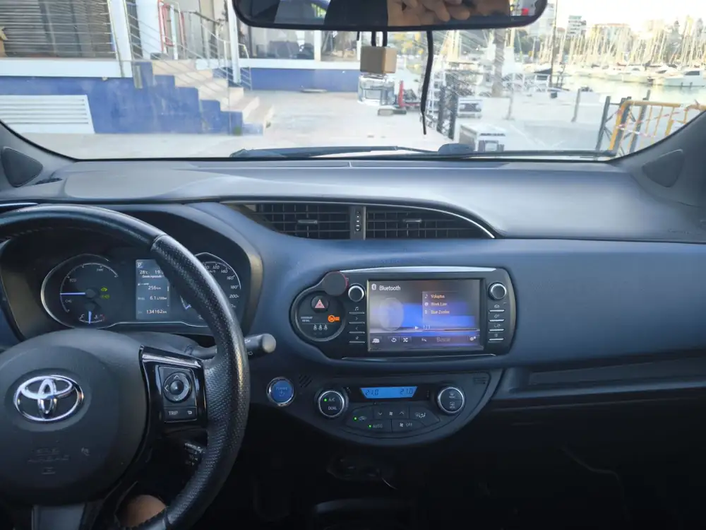 TOYOTA yaris