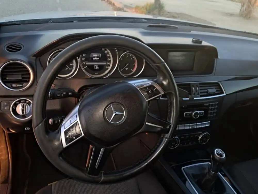MERCEDES clase c - Foto 9 | Clidrive