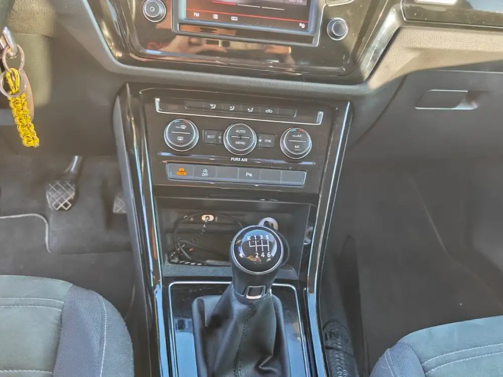 VOLKSWAGEN touran