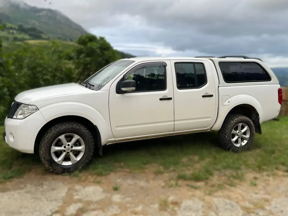 NISSAN navara