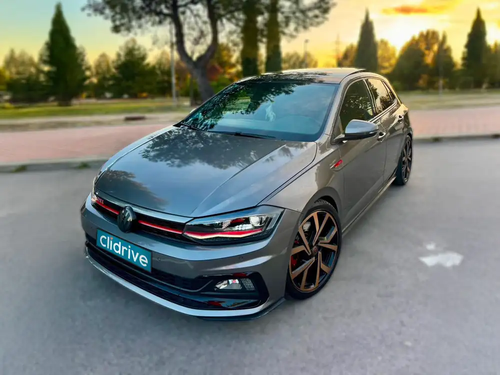 VOLKSWAGEN polo