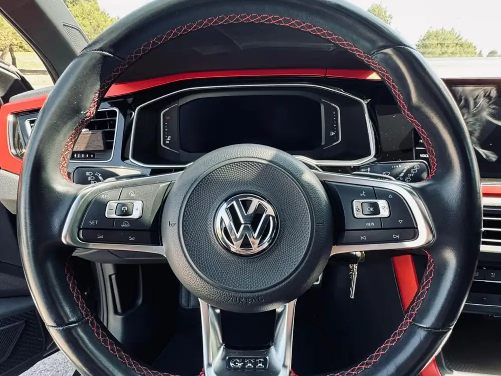 VOLKSWAGEN polo