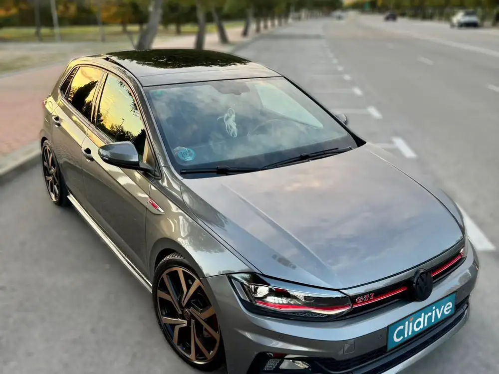 VOLKSWAGEN polo