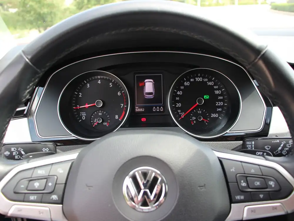 VOLKSWAGEN passat