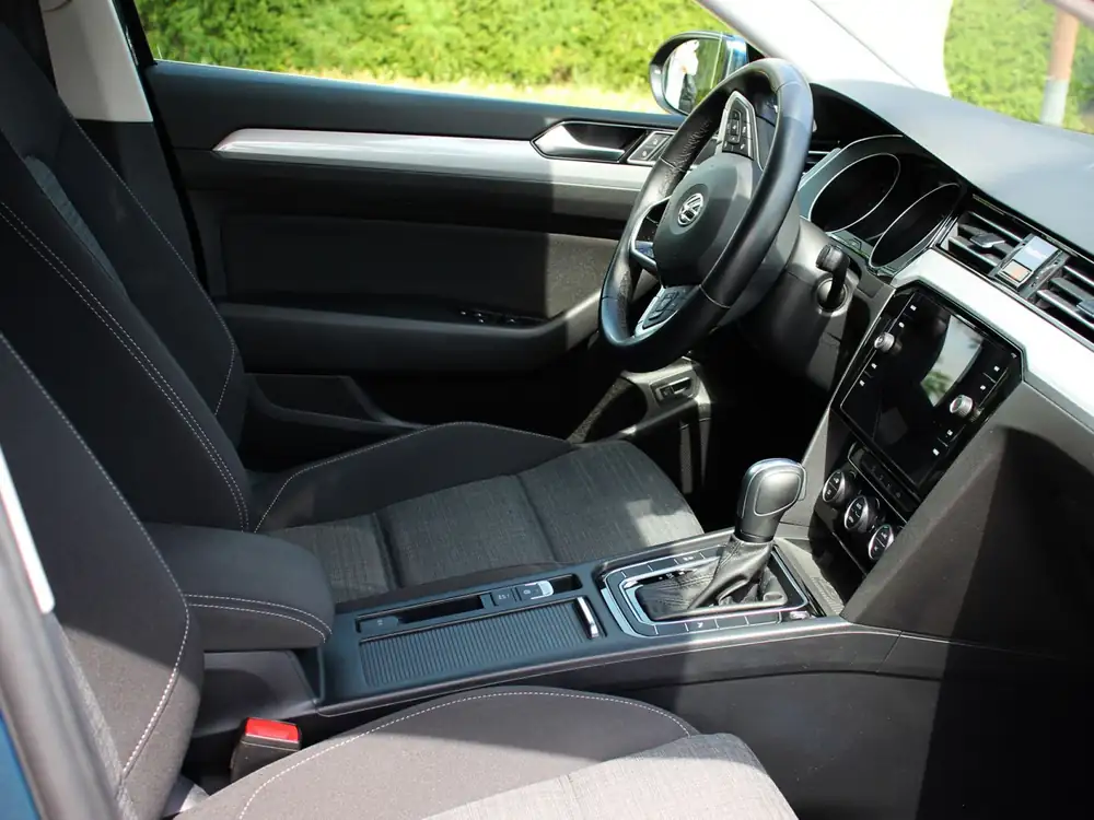VOLKSWAGEN passat