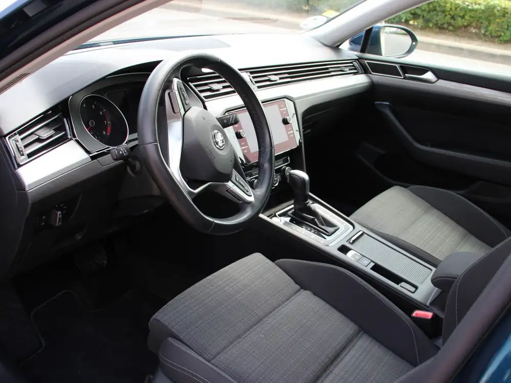 VOLKSWAGEN passat
