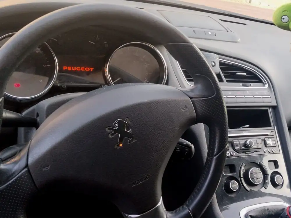 PEUGEOT 5008