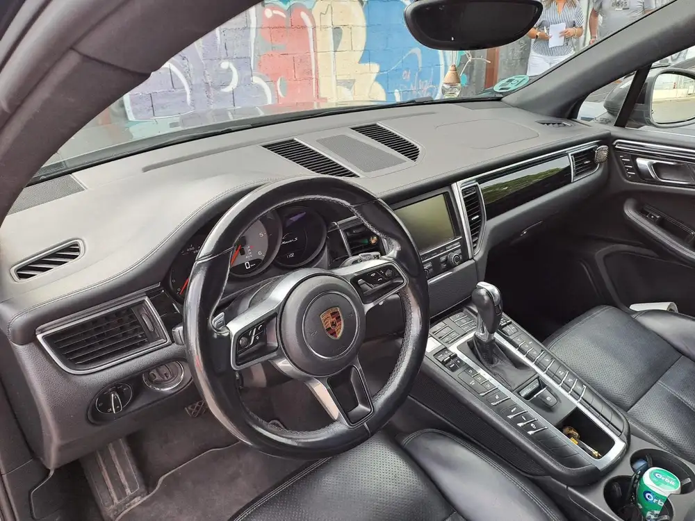 PORSCHE macan