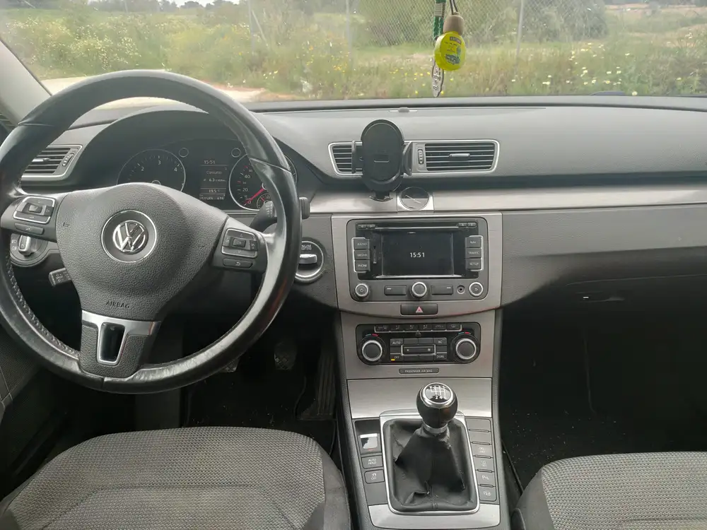 VOLKSWAGEN passat