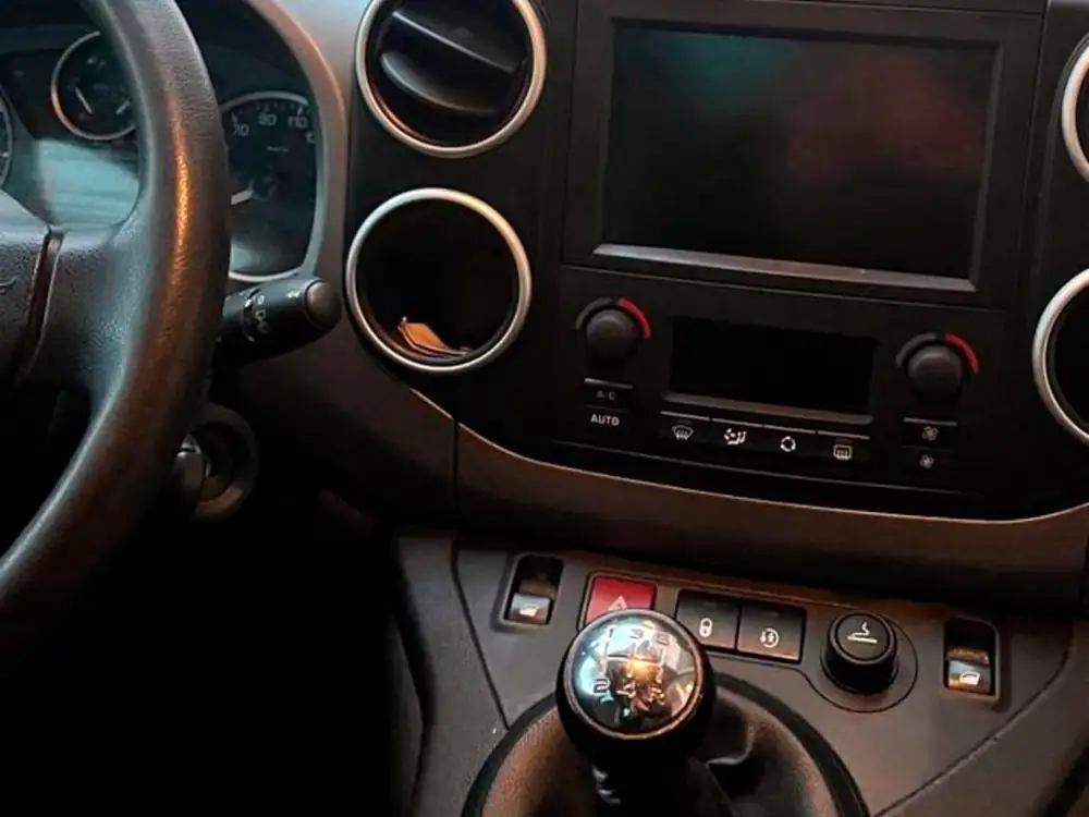 PEUGEOT partner