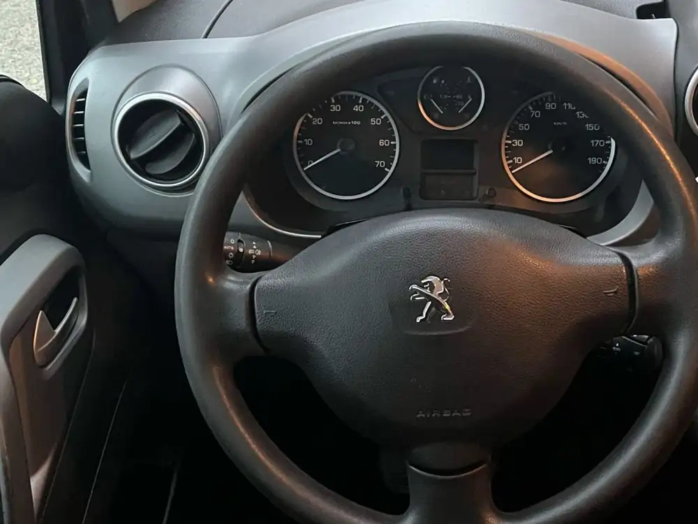 PEUGEOT partner