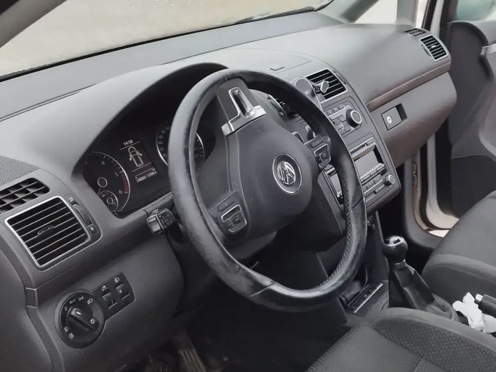 VOLKSWAGEN touran