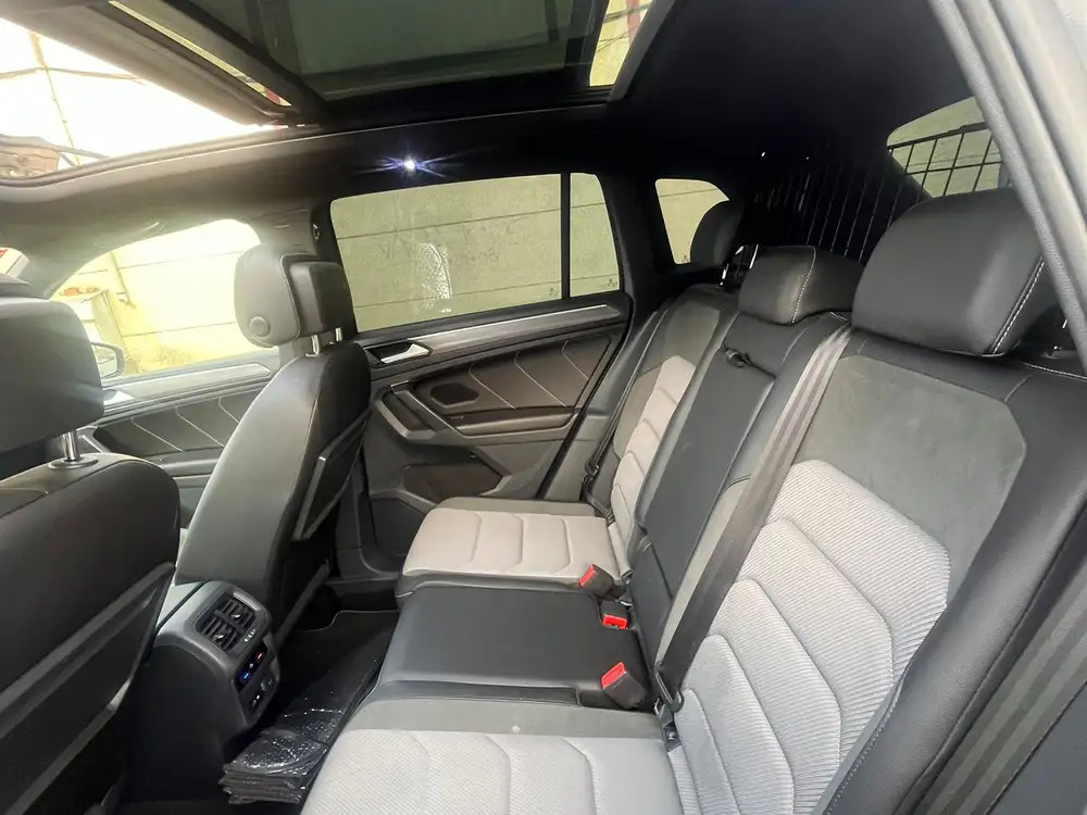 VOLKSWAGEN tiguan