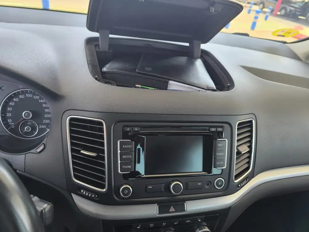 VOLKSWAGEN sharan