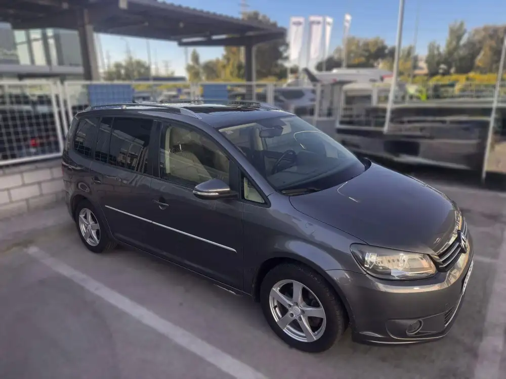 VOLKSWAGEN touran
