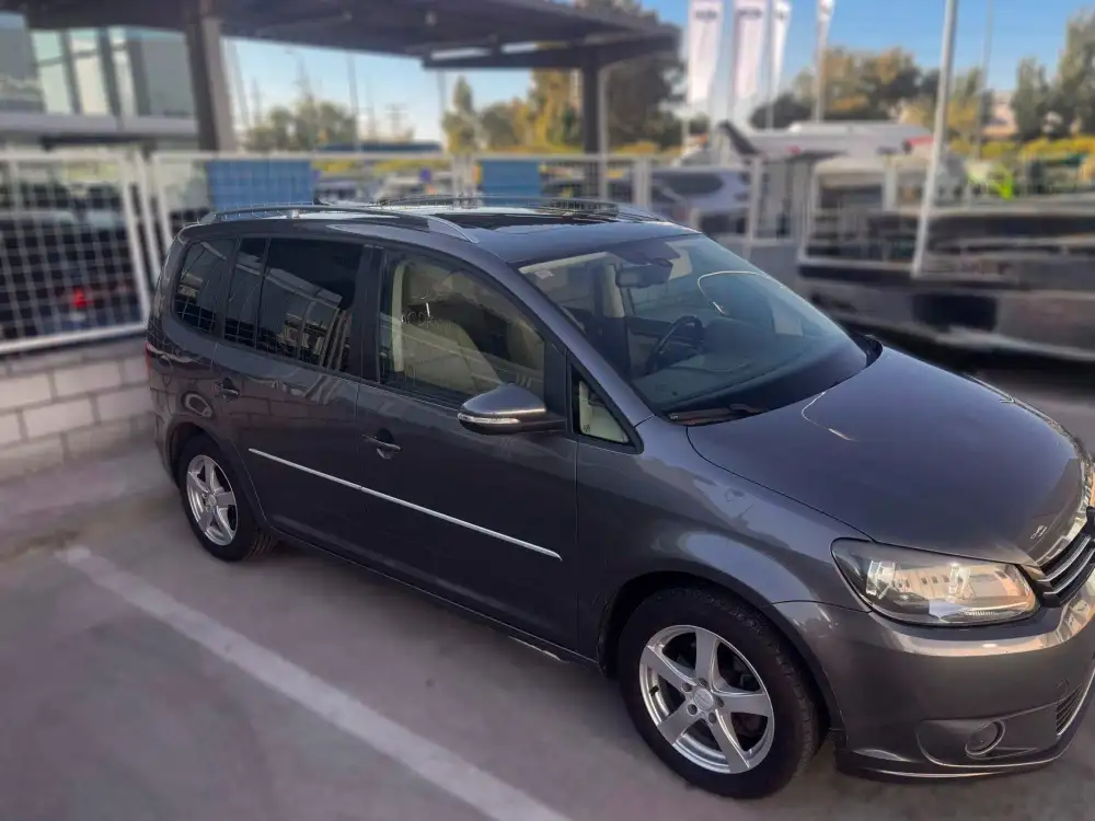 VOLKSWAGEN touran