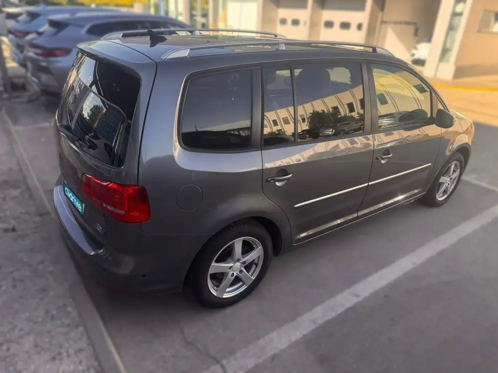 VOLKSWAGEN touran
