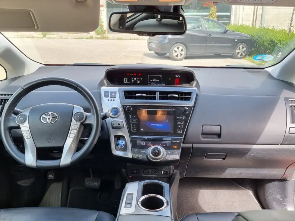 TOYOTA prius+
