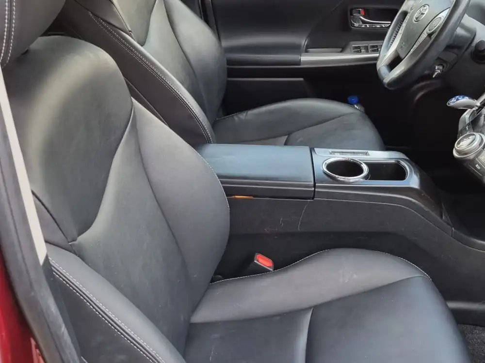 TOYOTA prius+