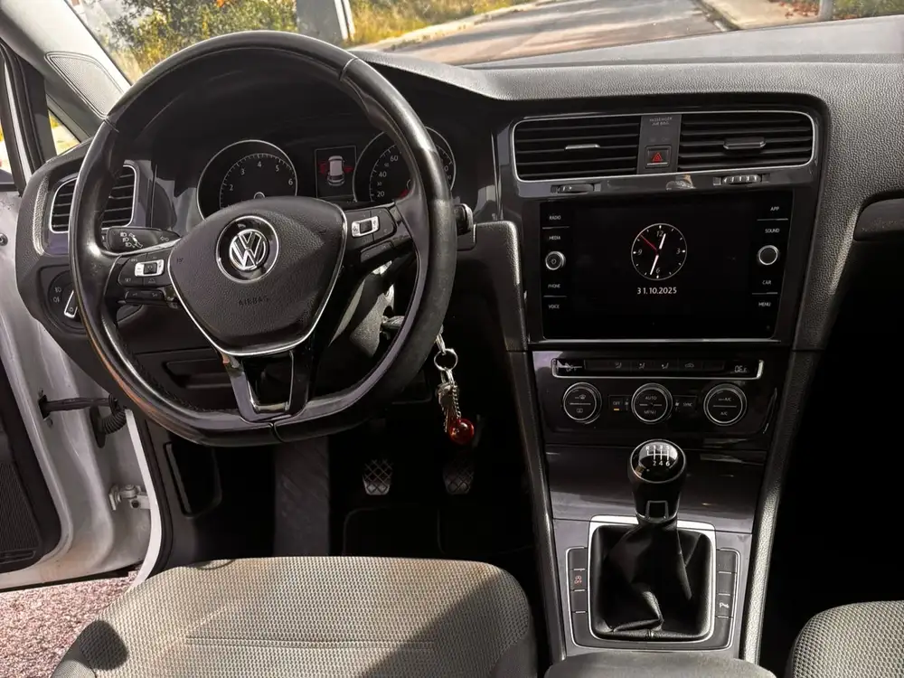 VOLKSWAGEN golf