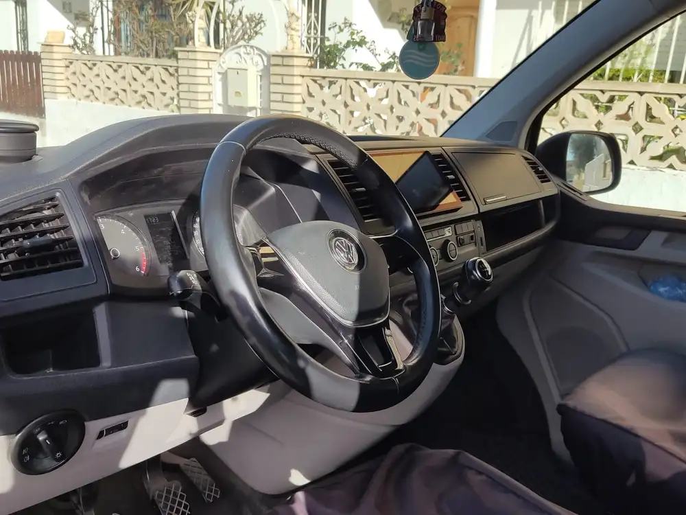 VOLKSWAGEN caravelle