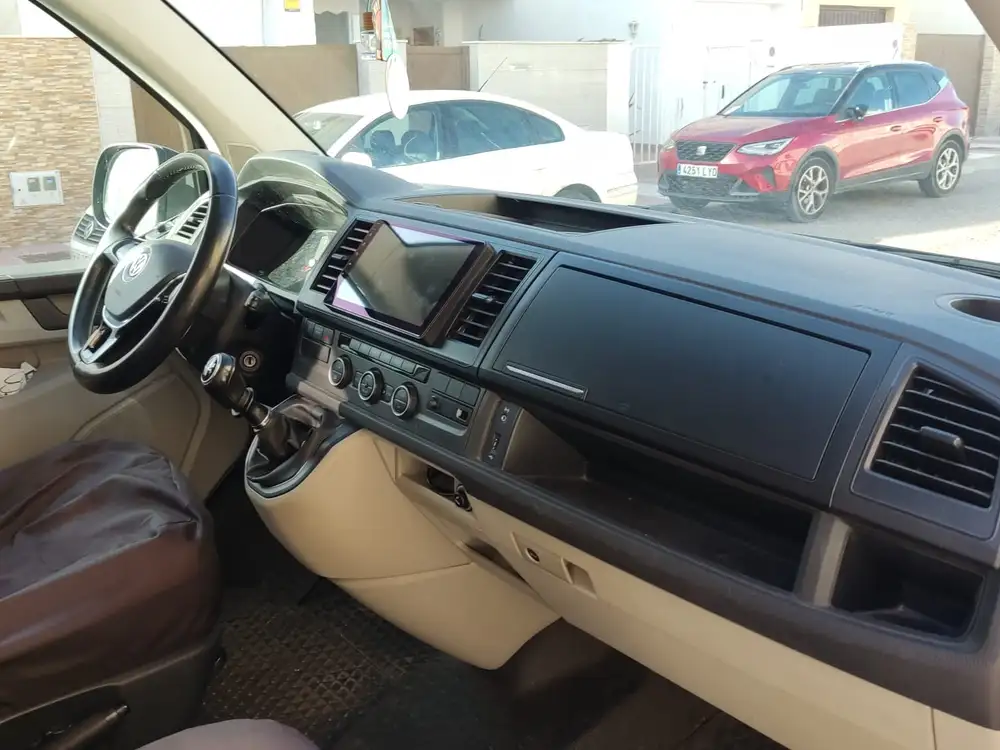 VOLKSWAGEN caravelle