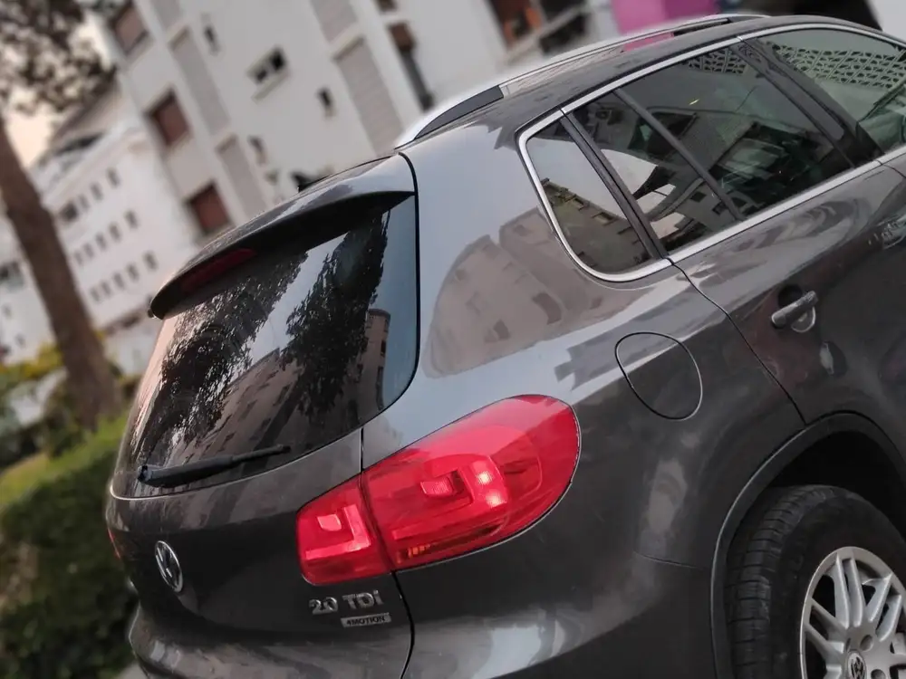 VOLKSWAGEN tiguan