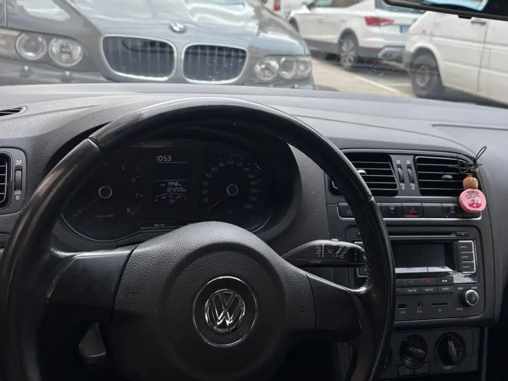 VOLKSWAGEN polo