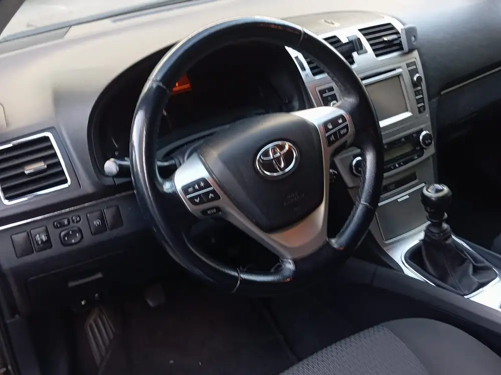 TOYOTA avensis