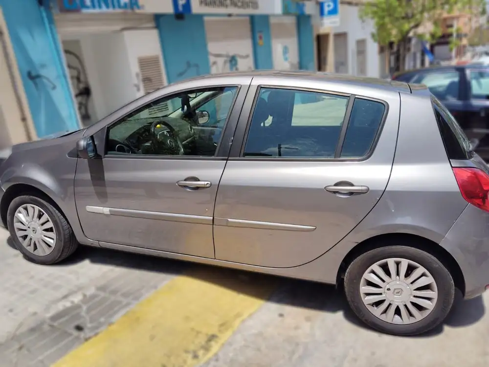RENAULT clio