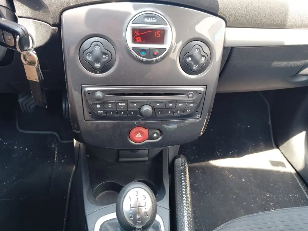 RENAULT clio