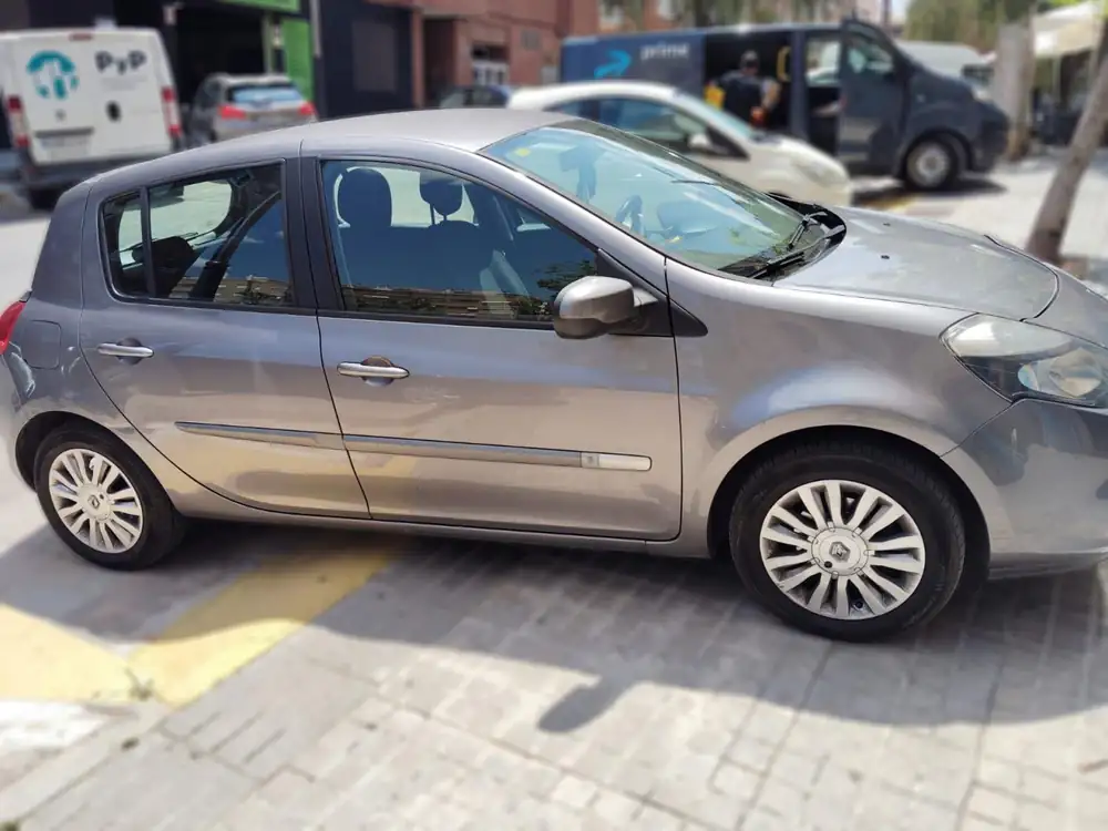 RENAULT clio