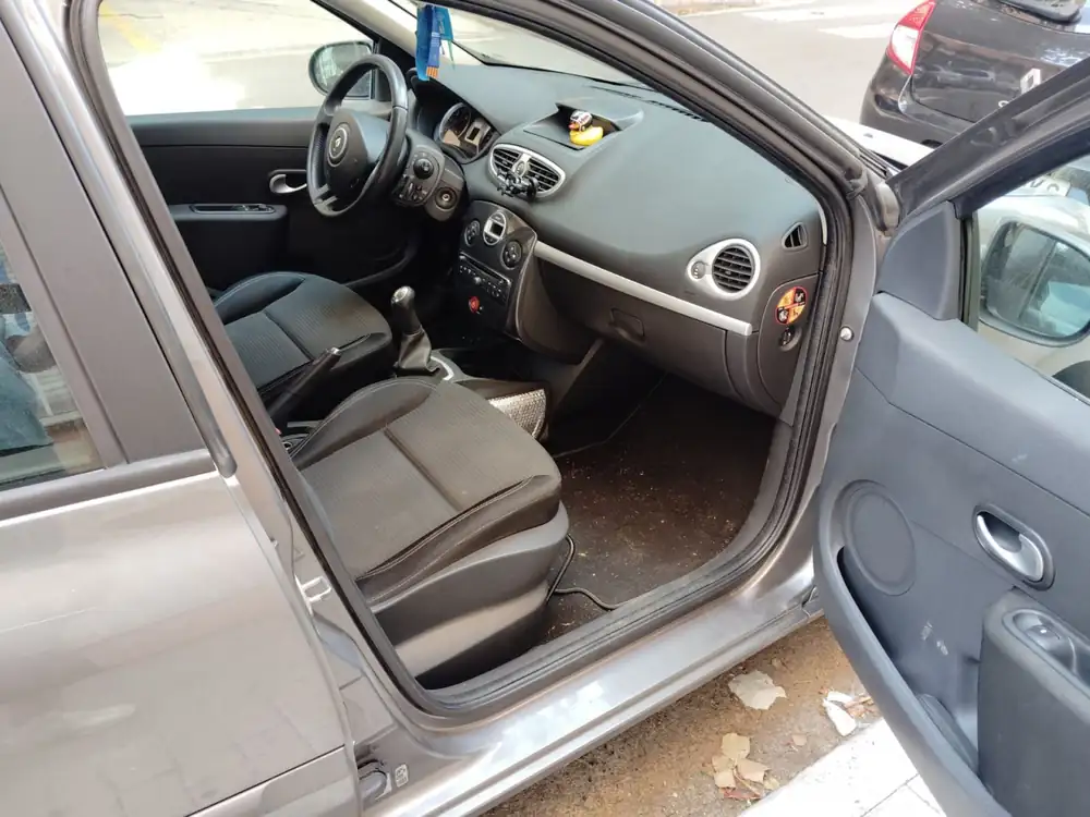 RENAULT clio