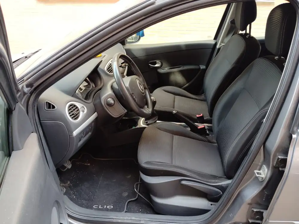RENAULT clio