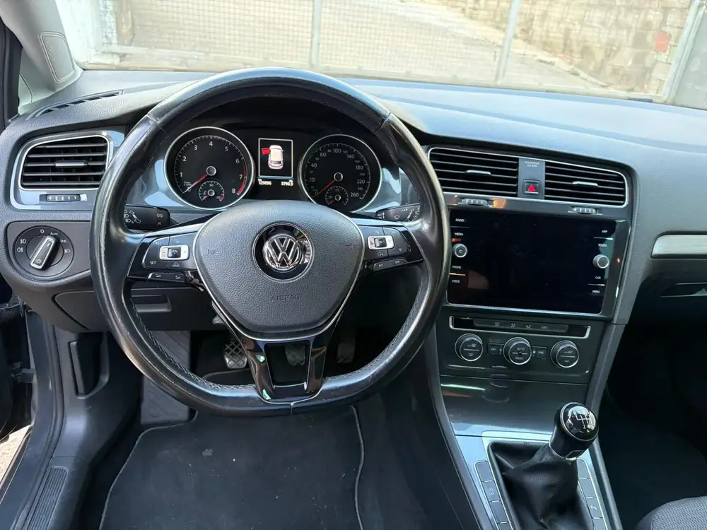 VOLKSWAGEN golf