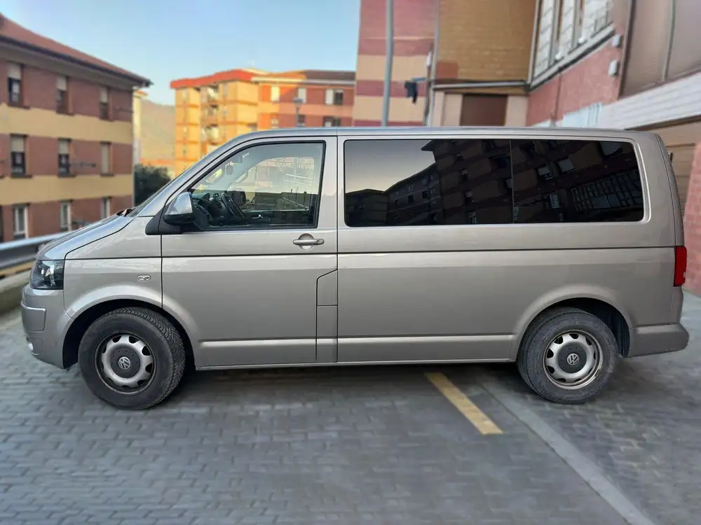 VOLKSWAGEN multivan