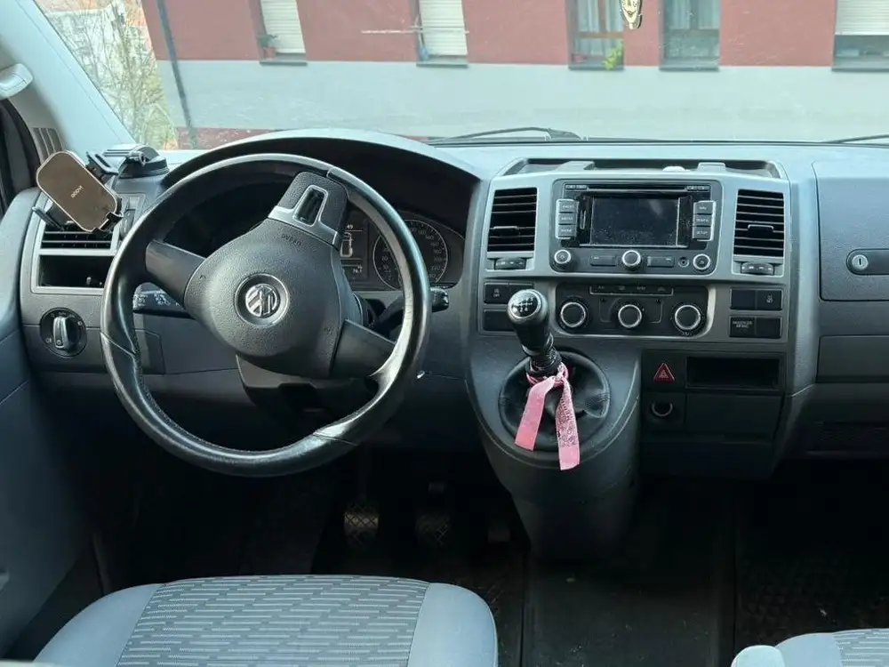 VOLKSWAGEN multivan