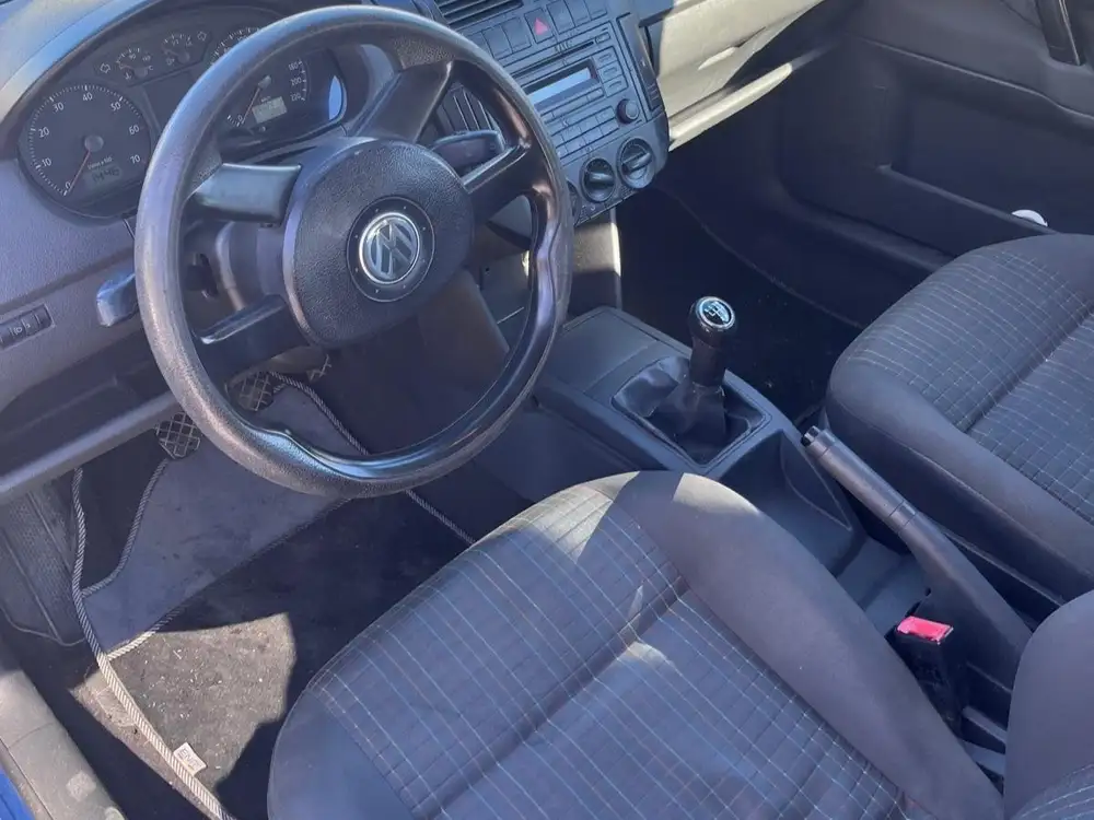 VOLKSWAGEN polo