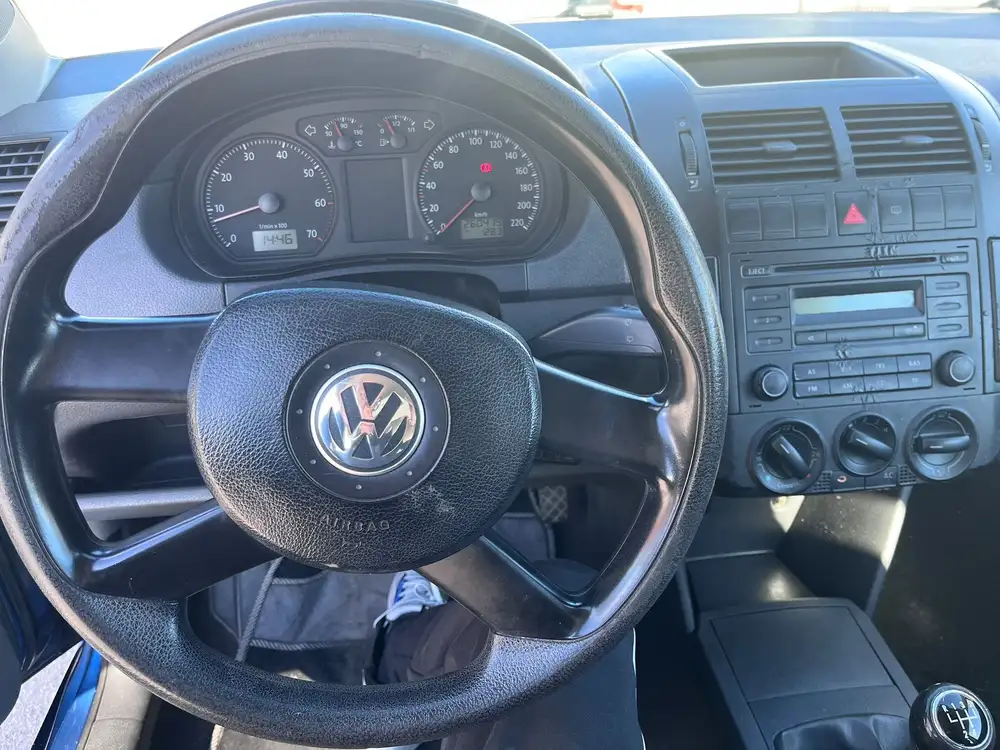 VOLKSWAGEN polo