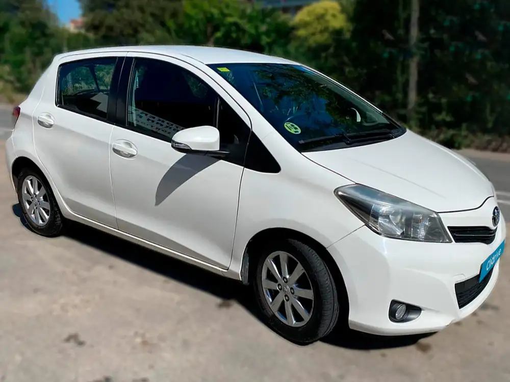 TOYOTA yaris