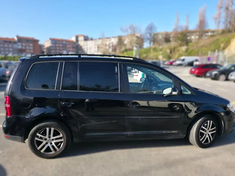 VOLKSWAGEN touran