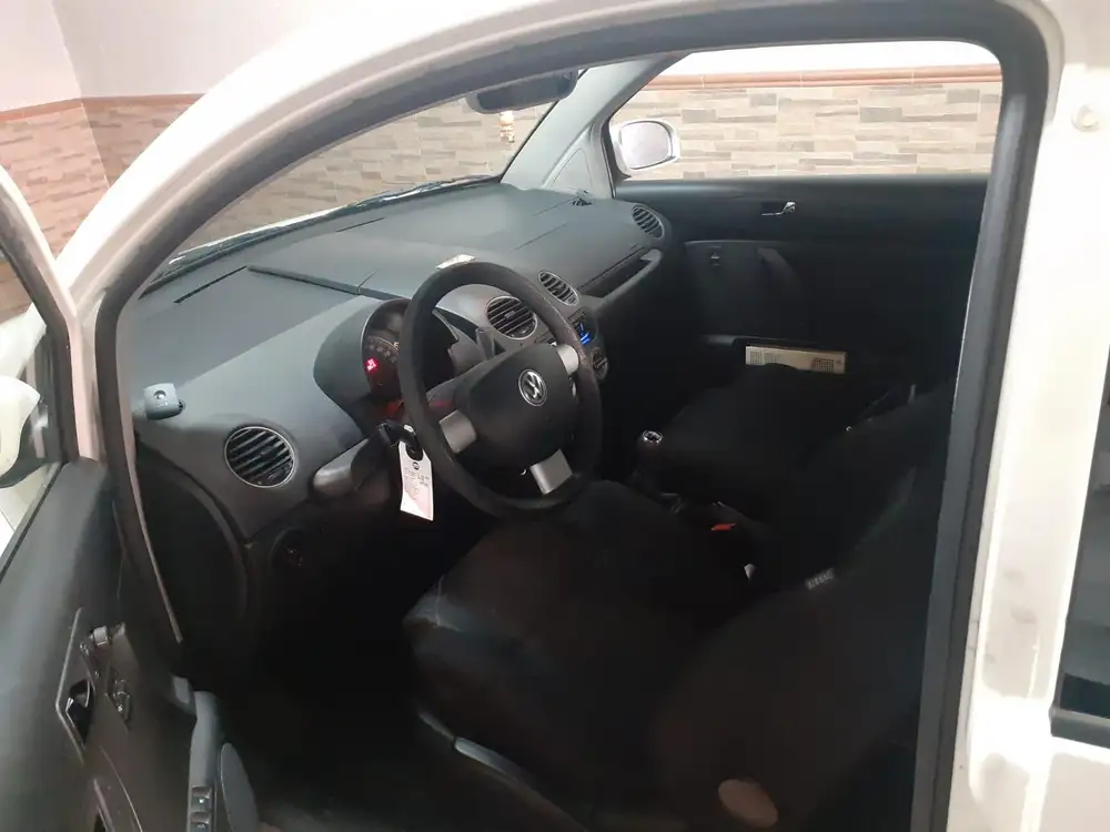 VOLKSWAGEN new beetle