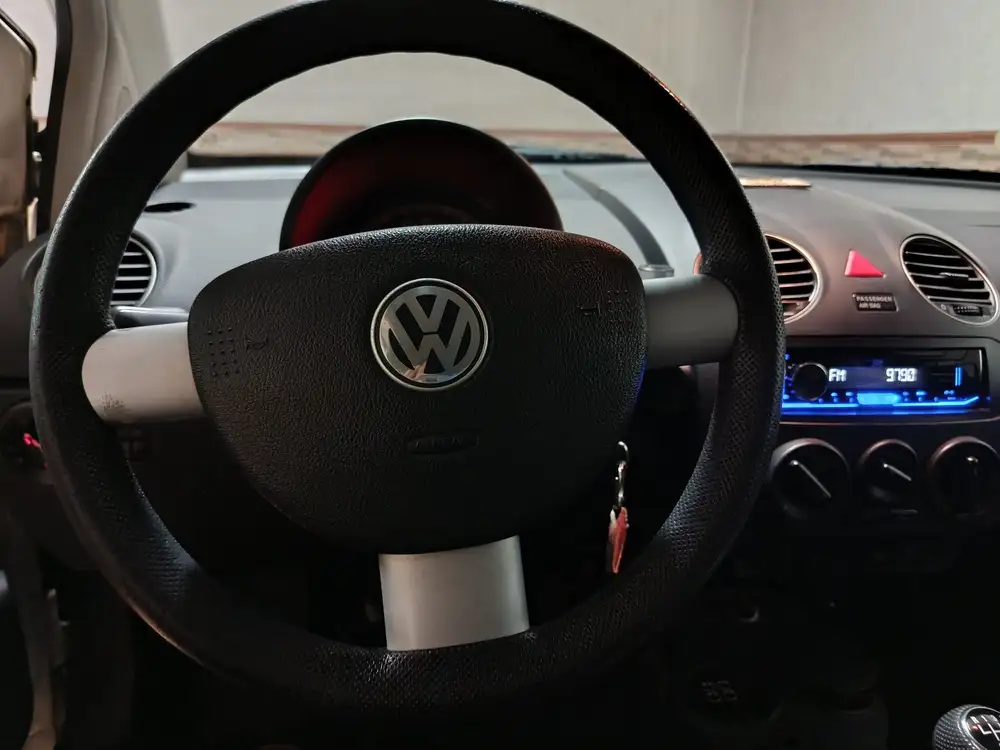 VOLKSWAGEN new beetle