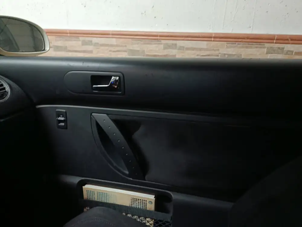 VOLKSWAGEN new beetle