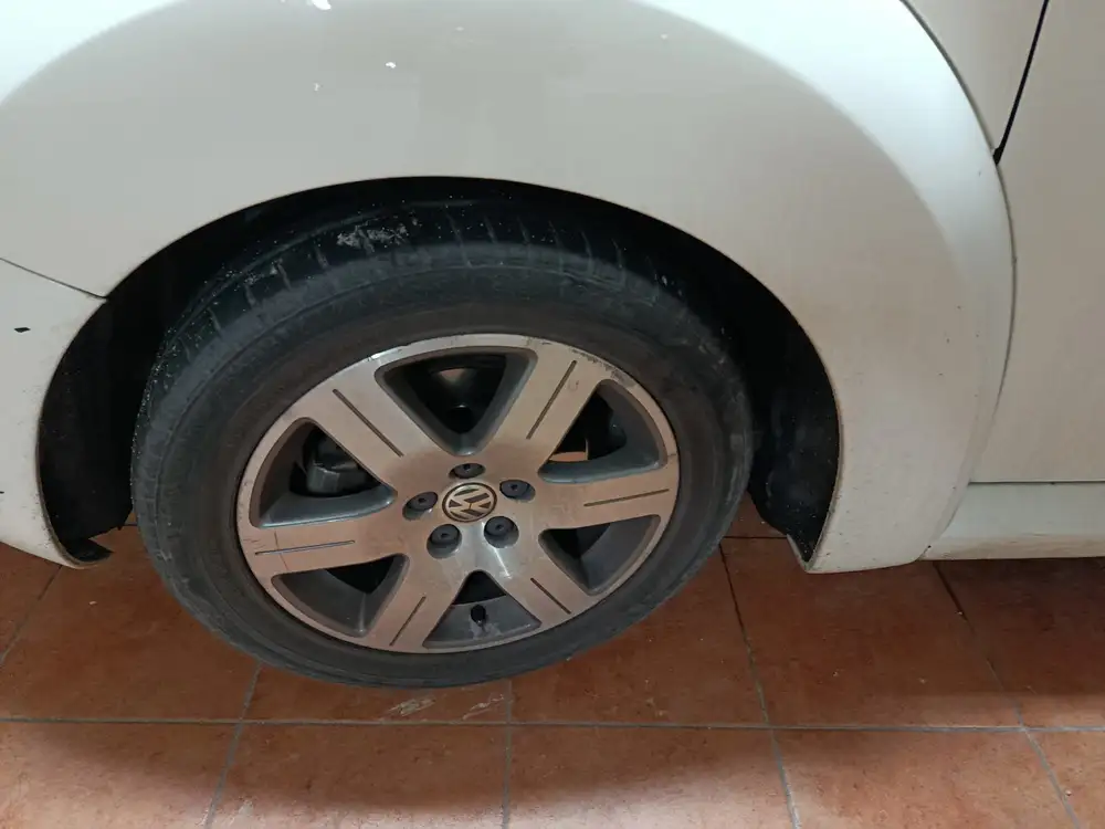 VOLKSWAGEN new beetle