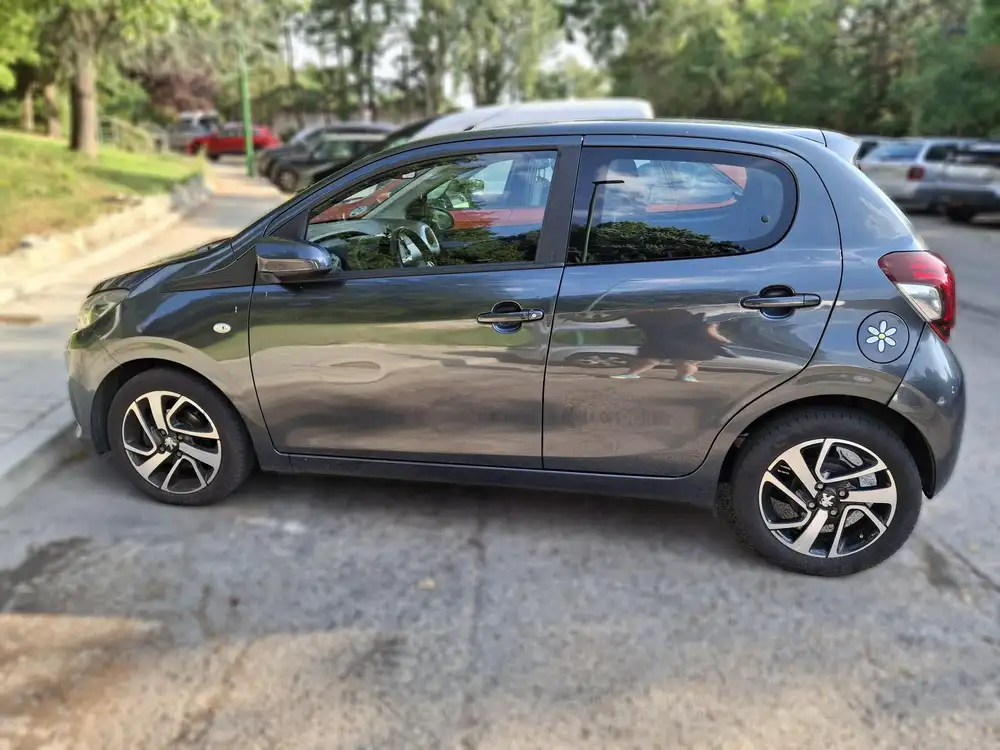 PEUGEOT 108