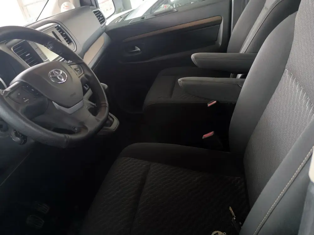 TOYOTA proace verso